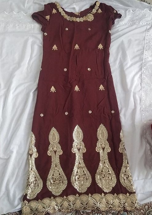 38-40 chi òlcham ayollar uy kiyimlari sotiladi(kiyilgan, sifati òrta)