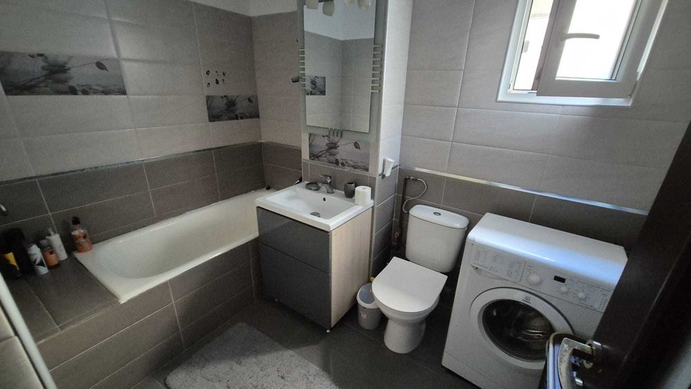 INCHIRIEZ APARTAMENT 3 camere luxury , zona Malu Rosu Profi