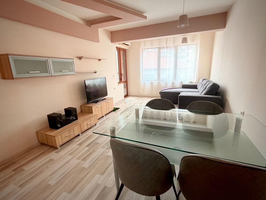 Двустаен апартамент под наем (София, център)