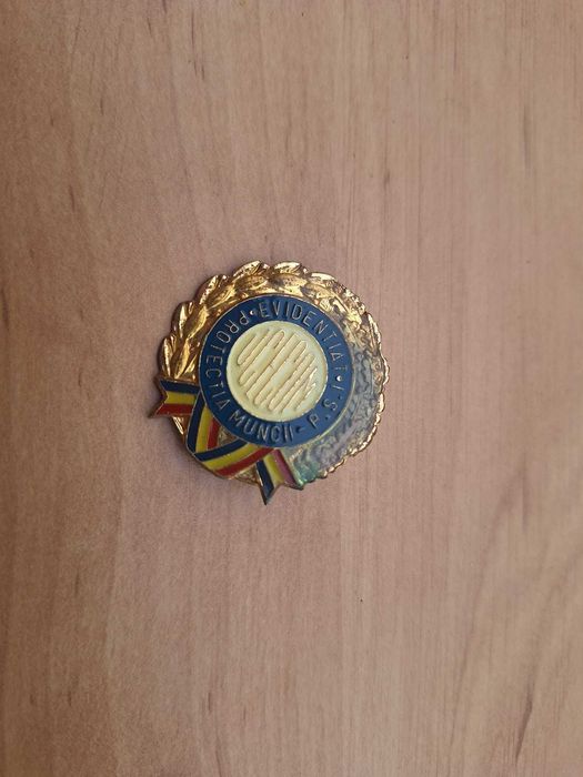 Lot Colecție RSR: Medalii și Insigne Comuniste (Militaria & Civile)