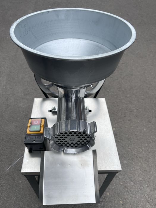 Masină de tocat carne din aluminiu cu motor Nr 32  2,5 kW /1400 rpm,