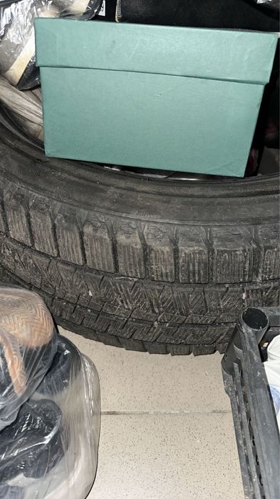 235/45/19 срочно 1 штук