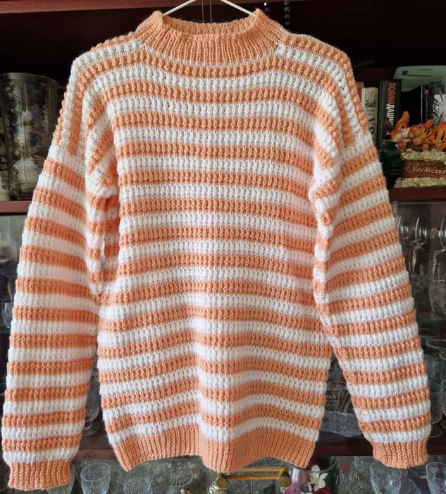 Ручная вязанная кофта