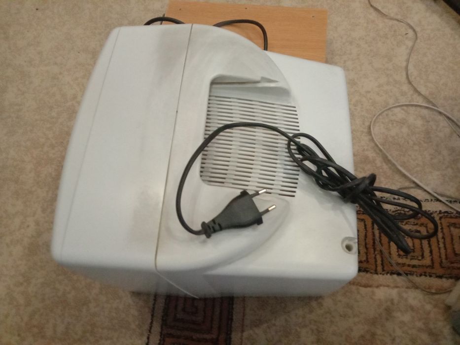 кухонный подвесной телевизор