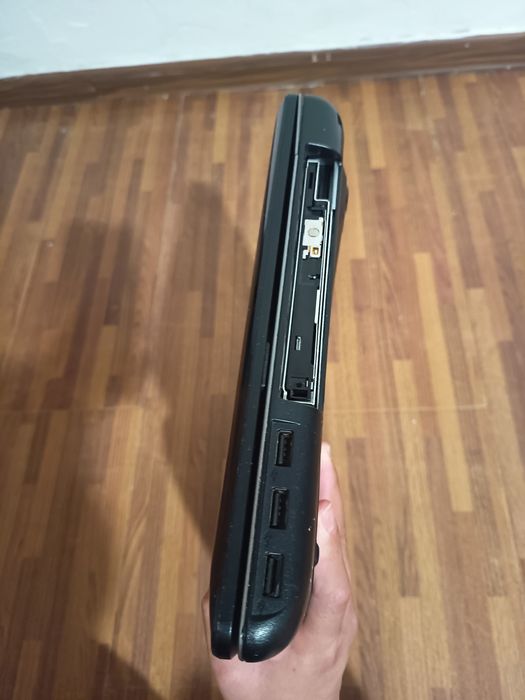 Vând laptop Medion