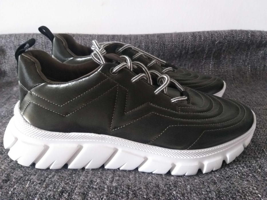 GUESS WOMEN'S SNEAKERS - FL7CHILEL12 - страхотни дамски кецове р-р 41,