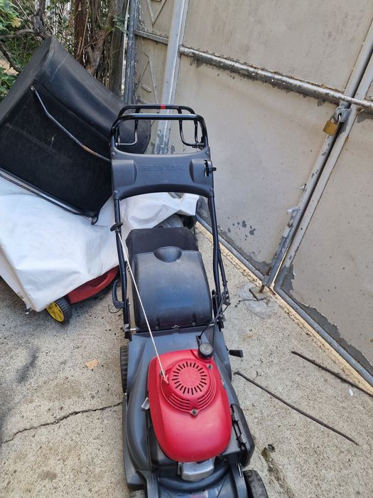 Masina de tuns iarba Honda Hrx