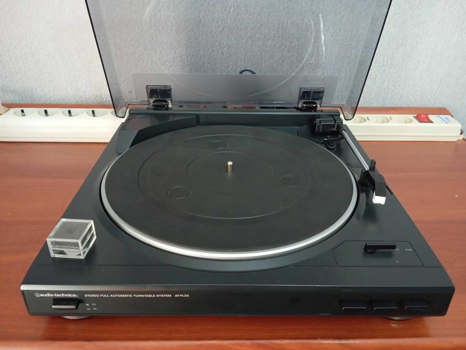 Продам проигрыватель винил дисков AUDIO-TECHNICA.