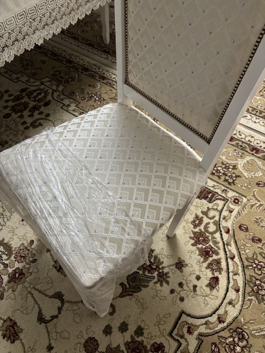 Новые стулья продаються