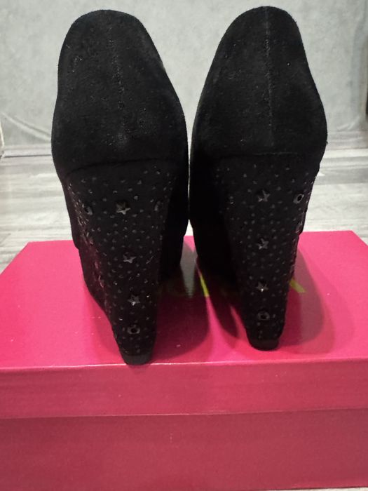 Продам новые туфли 38 размер