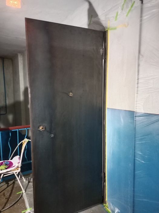 Покраска входной двери