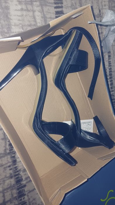 Обувки на Висок Ток