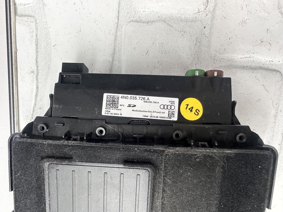 Безжично зареждане AUX/SD AUDI A8 D5