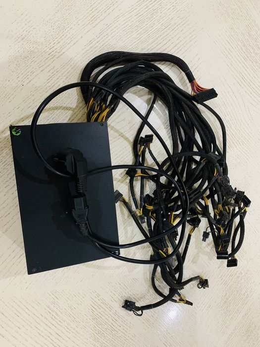 Продаю блок питания Freevolt 1800W