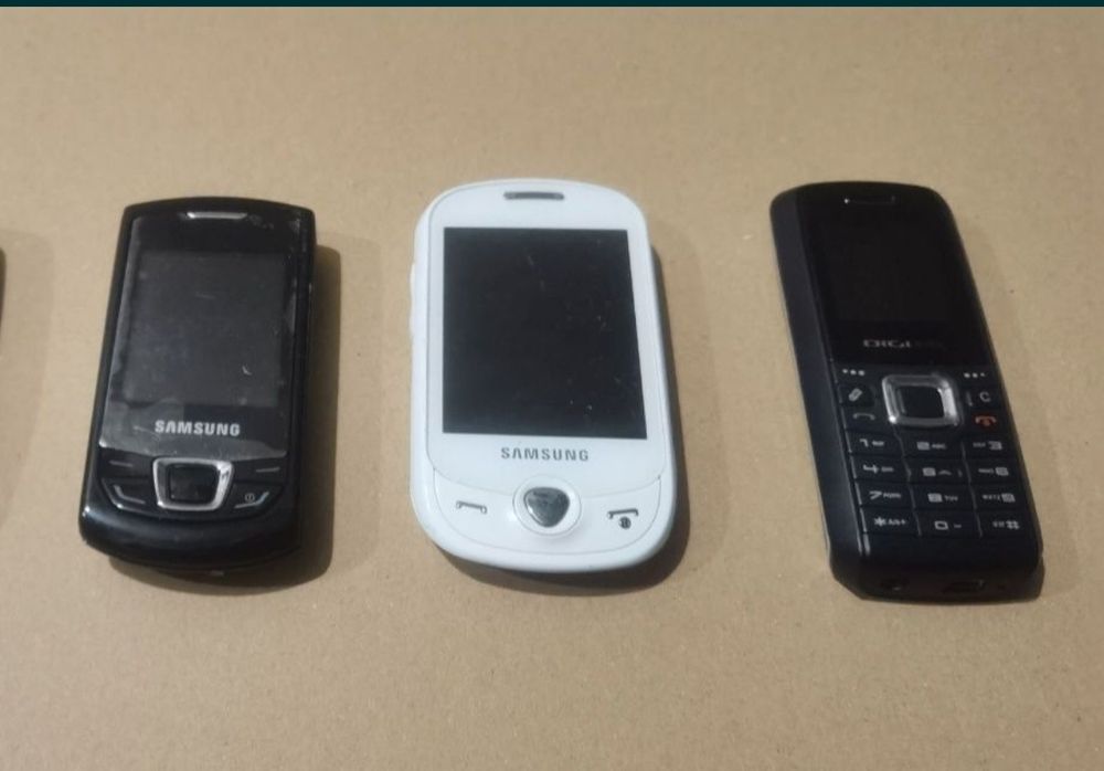 Telefoane mobile Samsung Huawei piese sau colecție toate 3 la 95 lei