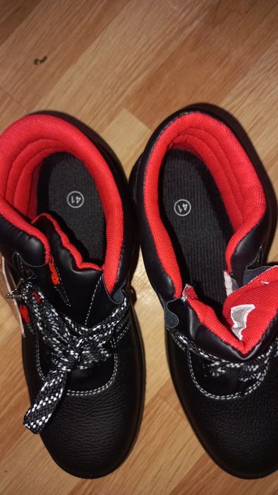 Продам ботинки для рабочих