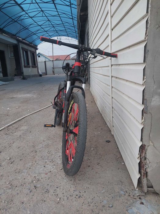 Велик красный бу