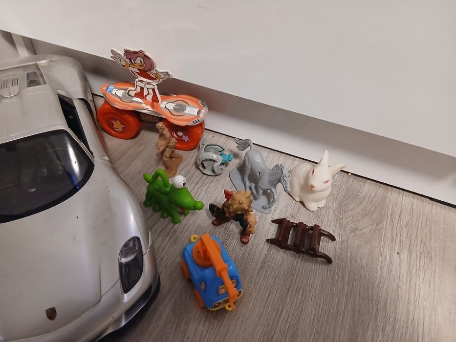 Метали и пласмасови колички