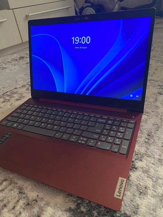 Vand laptop Lenovo ideapad 3 culoare rosie-visinie