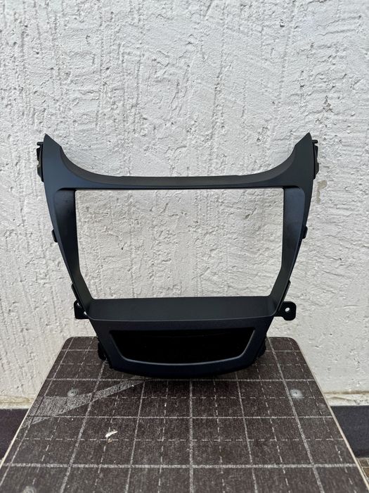 ПРОДАЮ рамку для автомагнитолу элантра 2014 год