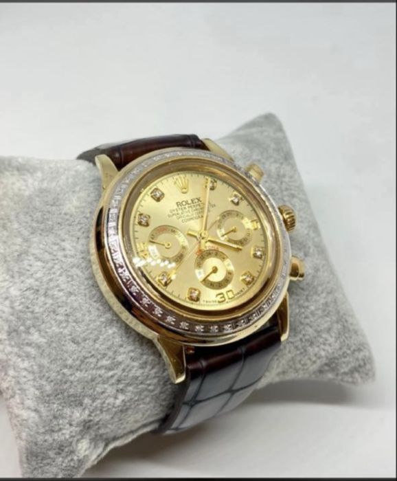 Золотые часы с бриллиантами