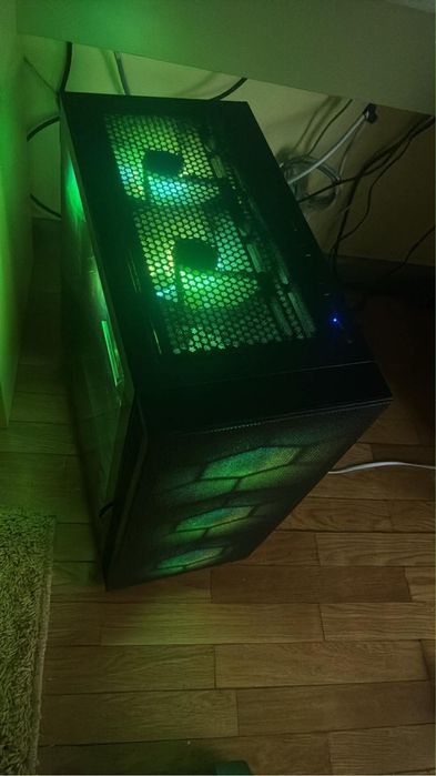 Геймърски компютър Ryzen 5 5600X,Монитор 180hz