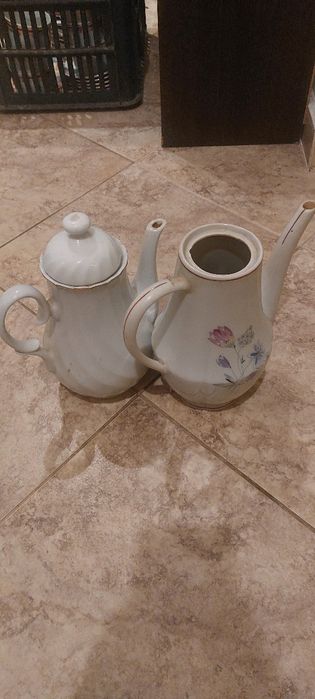 Продавам стари керамични кани.