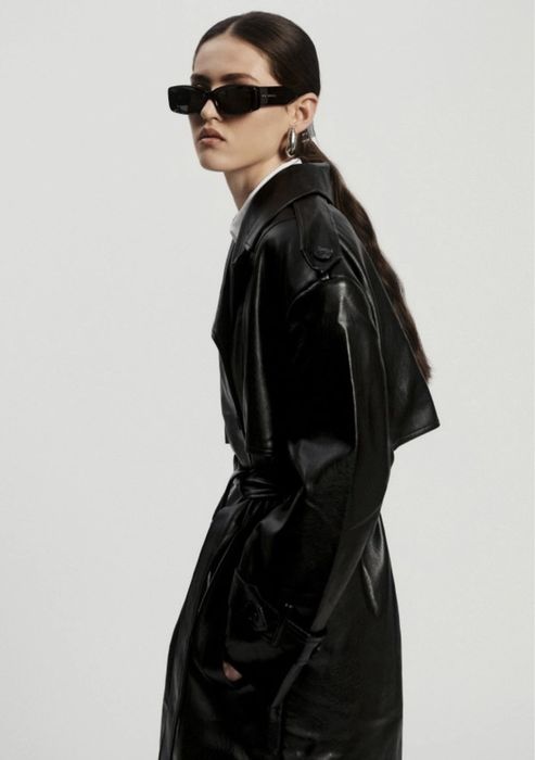 Плащ черный Nume