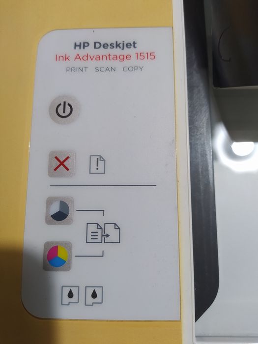 Vând imprimanta cu scaner HP Deskjet Ink Advantage 1515 cu două cartușe noi