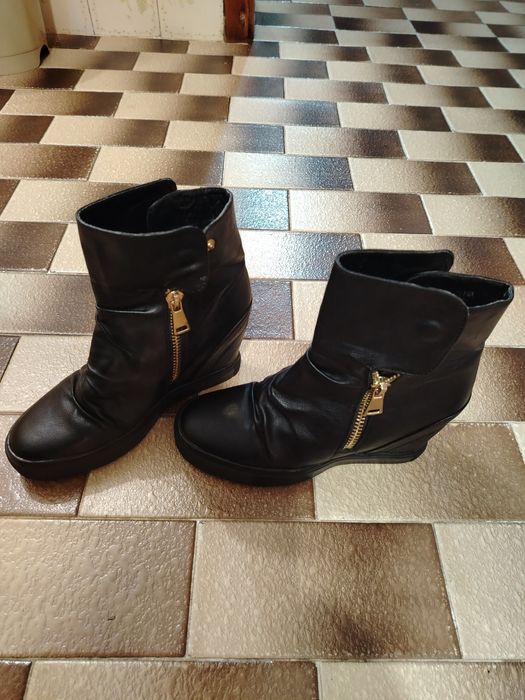 Дамски ботуши черни, номер 38