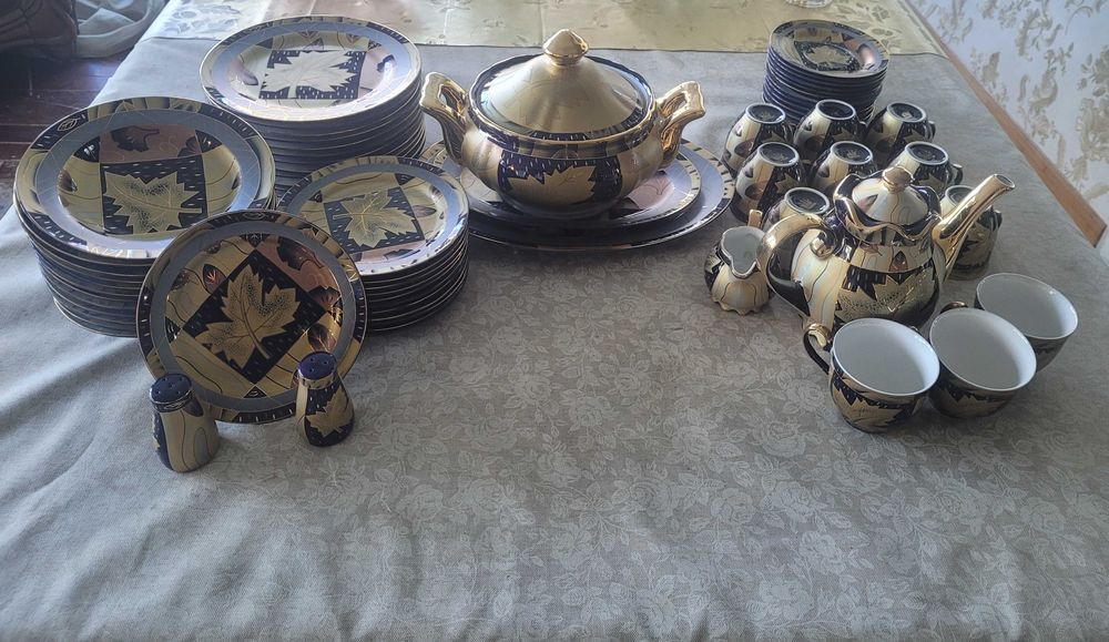 Сервиз с кленовыми листьями