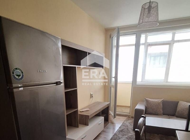 Дава се под наем Двустаен апартамент в Варна, Бизнес хотел - 64 кв.м за 510.51 € - Снимка #2