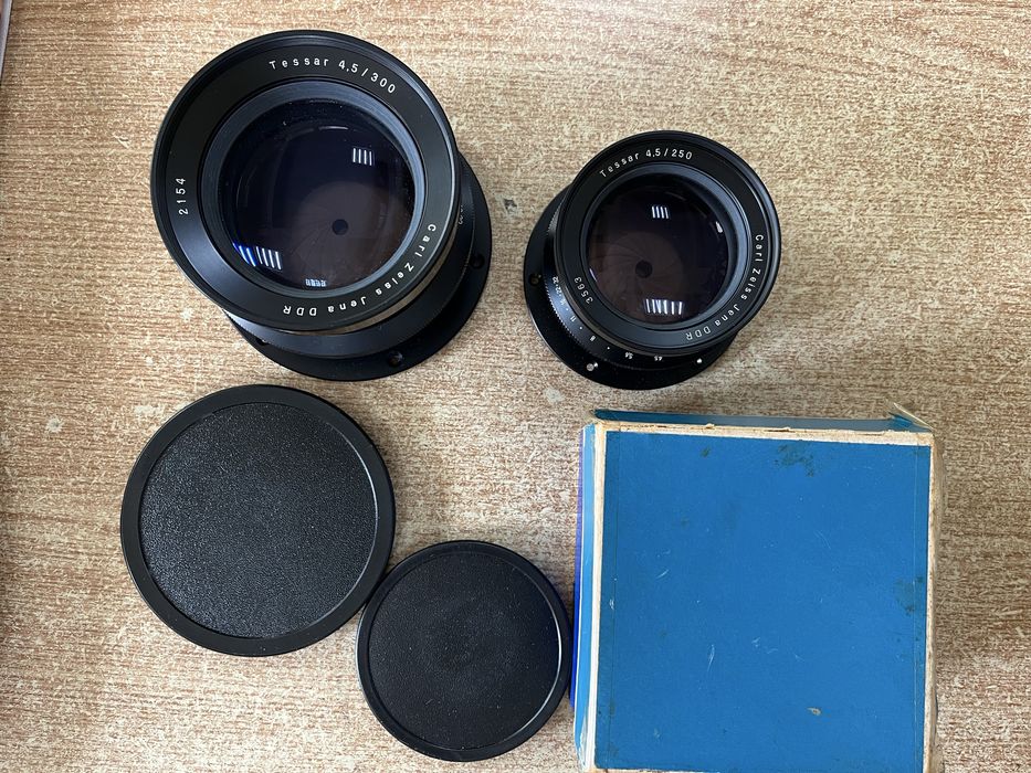 Obiectiv vintage Carl Zeiss Jena DDR 4,5 / 300 pentru cameră foto de lemn