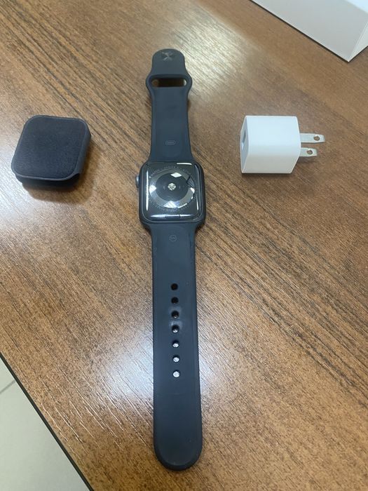 Продам Apple Watch series 5