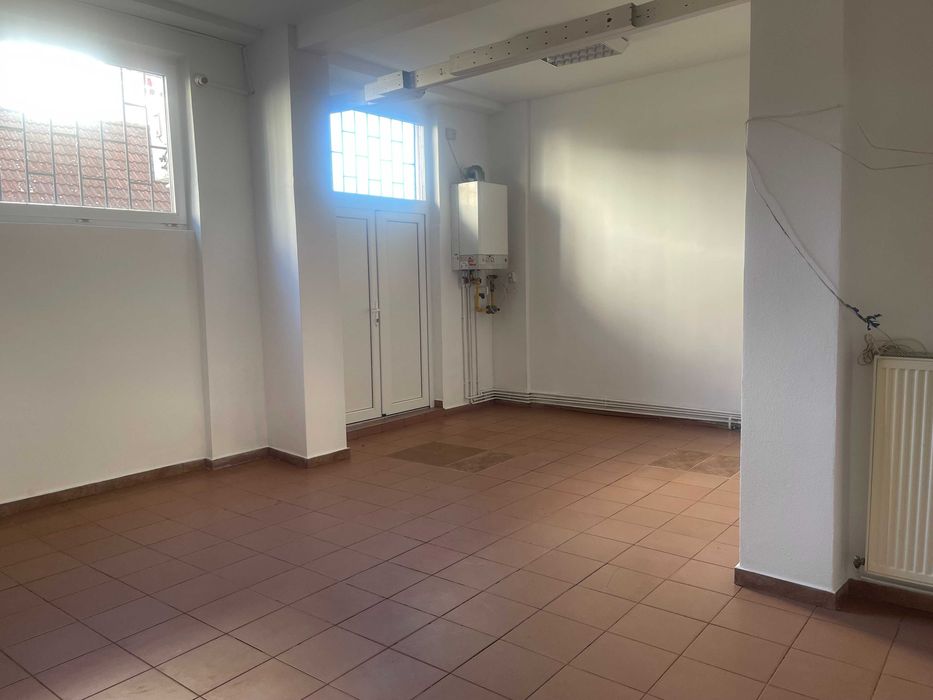 Inchiriez spatiu comercial