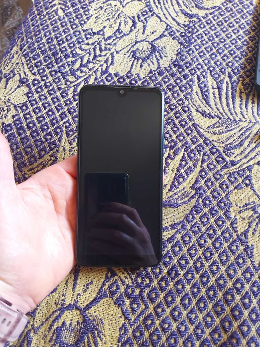 Мобилен телефон LG Q60