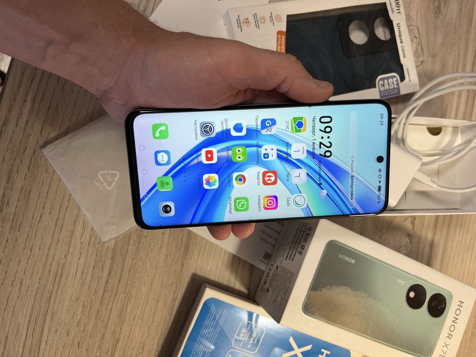 Продам смартфон Honor x 7 b