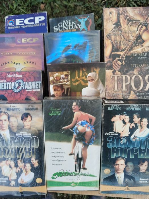 Видео касеты формата VHS  12шт. б/у