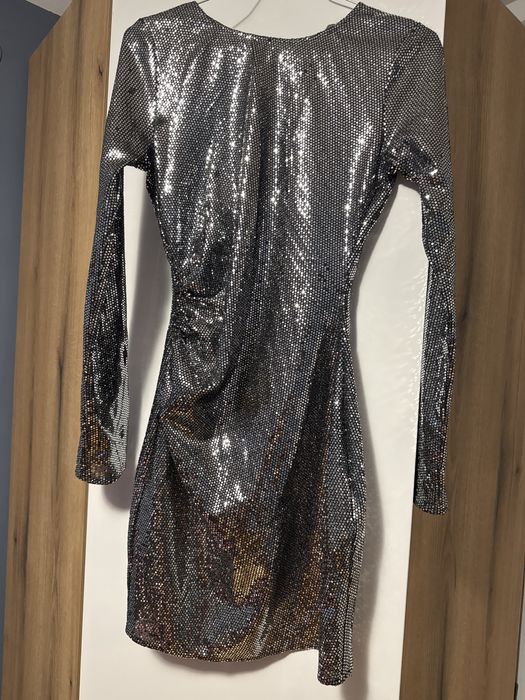 HM рокля с паети