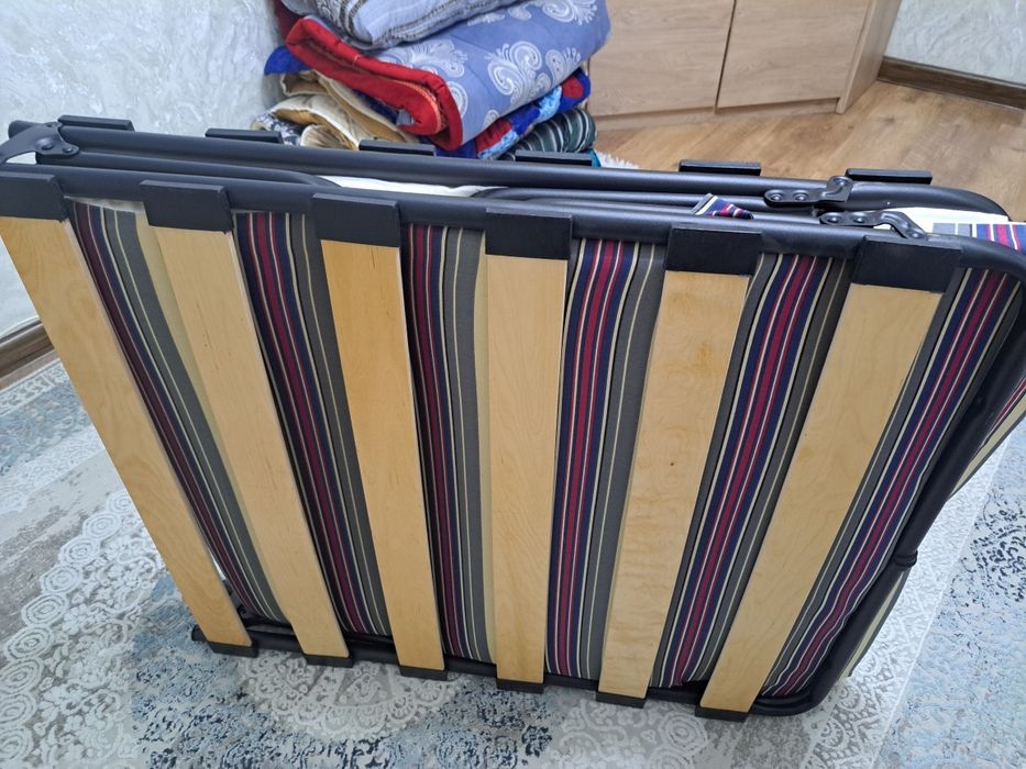 Раскладушка ,хорошего качества .