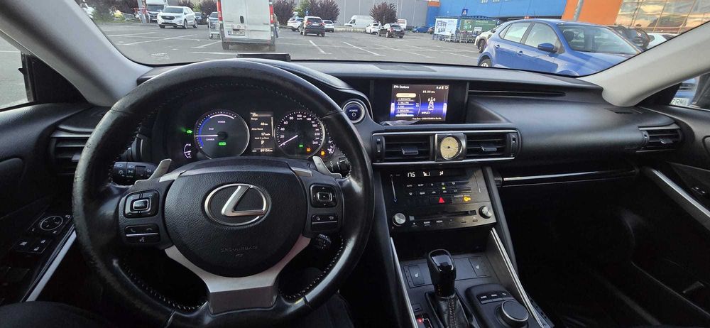 Vand Lexus IS300h 2018 2.5L Hibrid
