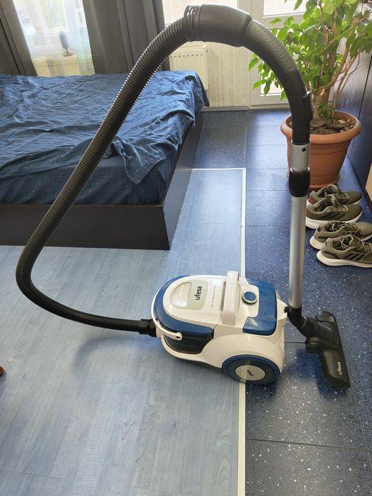 Прахосмукачка с воден филтър Ufesa AP5150
