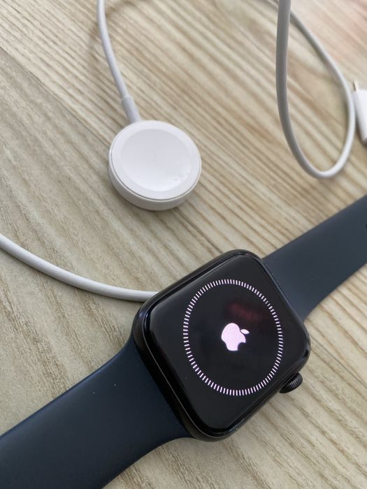 Apple Watch SE , 44 mm  , 2022
