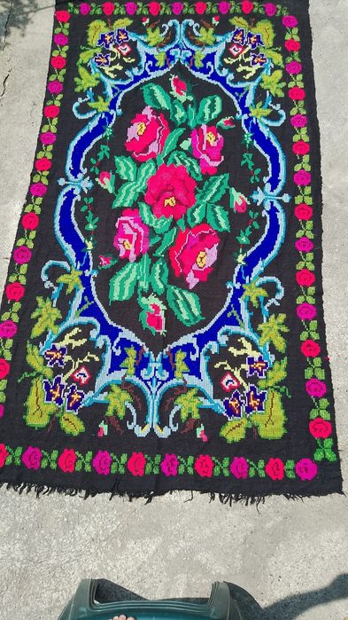 Covoare din lana si penea, țesute de mana