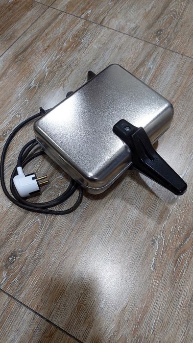 Вафельница для выпечки