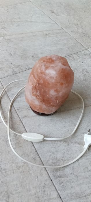 Lampa cu sare minerală