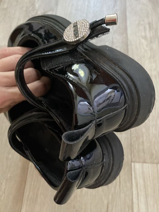 Продам туфли новые 33 размер