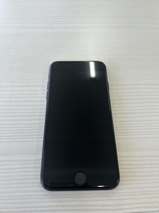 Продам iphone 7.