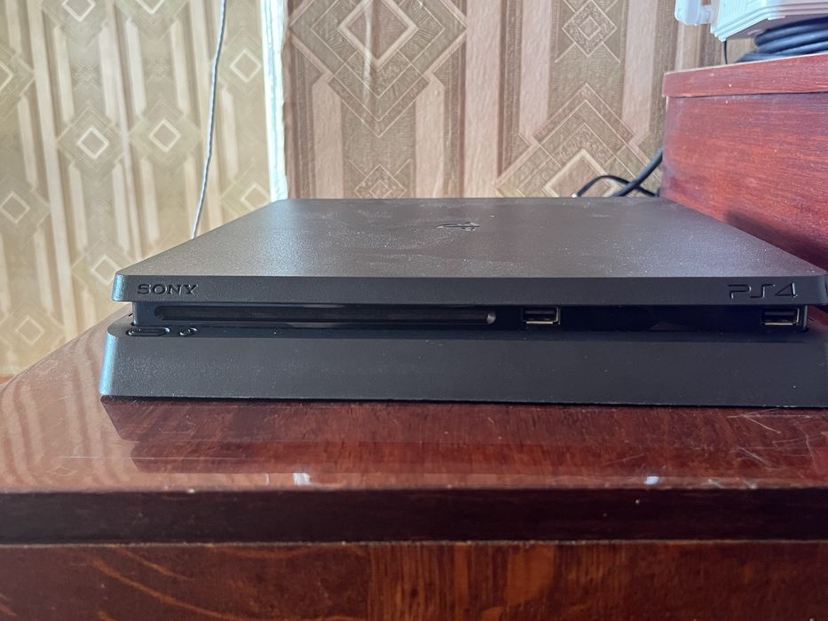 PlayStation 4 slim 500gb
