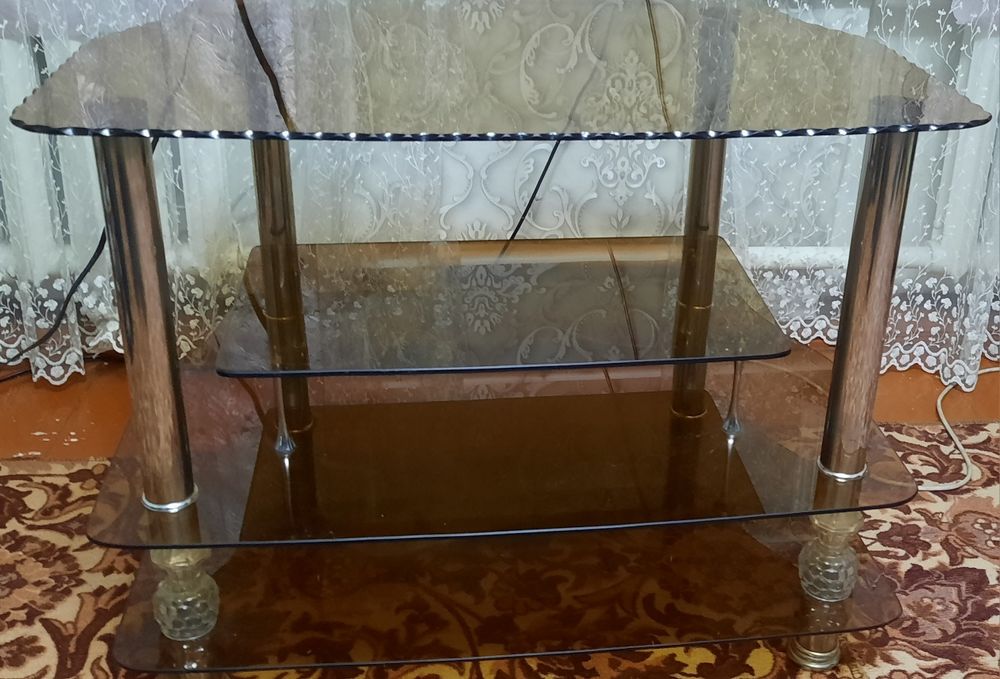 Продаю стеклянный Стол (тумба)